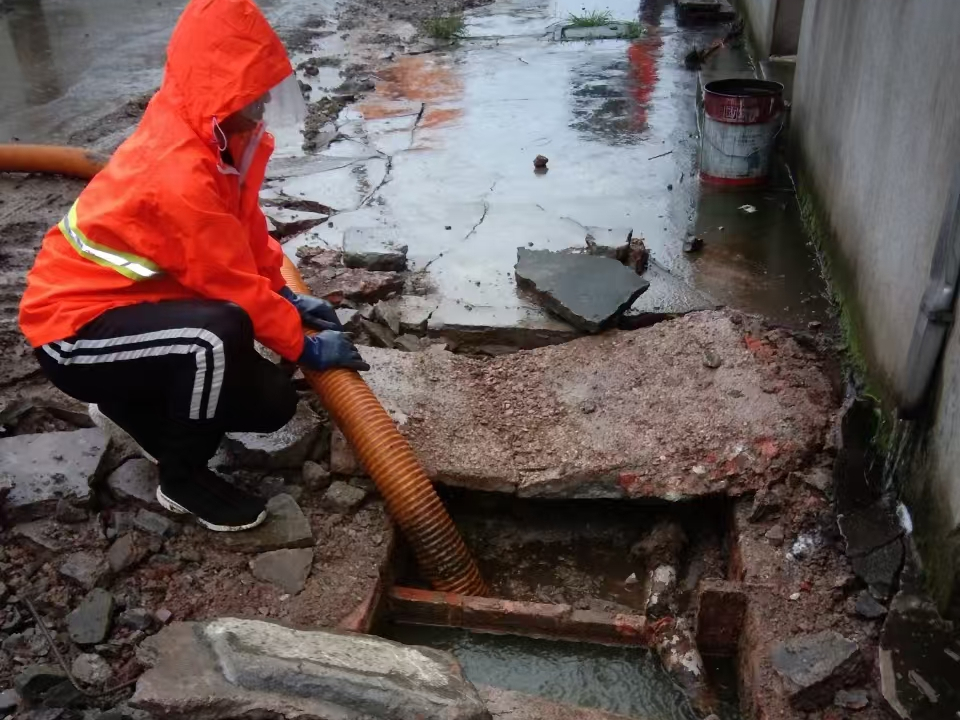 柯桥专业清理污水池 炜誉市政以规范流程守护城市 “肠道”